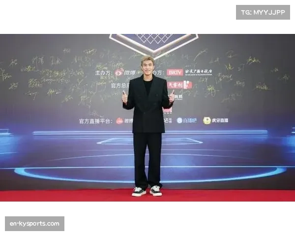 郭艾伦假投真传突破内线助攻队友轻松得分聚星名人赛精彩瞬间